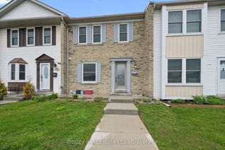 Condo Townhouse for Sale, 900 Central Park Dr, Brampton, ON