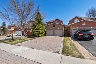 Detached House for Sale, 626 College Manor Dr, Newmarket, ON