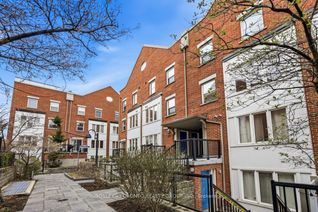 Condo Townhouse for Sale, 29 Frances Loring Ln #5, Toronto, ON