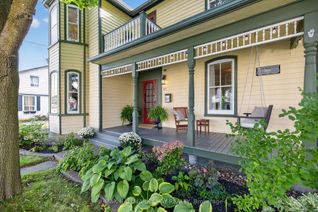 Detached House for Sale, 221 Prospect St, Newmarket, ON
