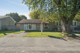 Bungalow for Rent, 351 Winnifred Dr #(East), Georgina, ON