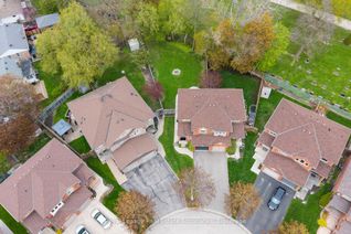 Semi-Detached House for Sale, 28 Gilmer Ct, Halton Hills, ON