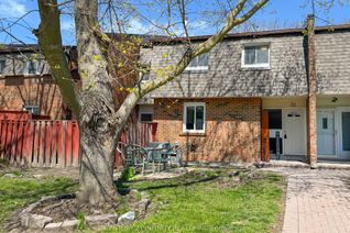 Condo Townhouse for Sale, 101 Dovedale Dr #33, Whitby, ON
