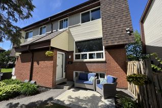 Townhouse for Sale, 21 Woodvale Green N/A #B, South of Baseline to Knoxdale, ON