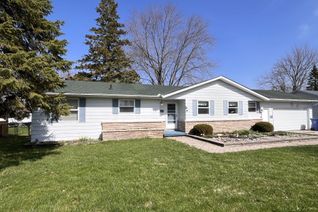 Bungalow for Sale, 37 Canal St, Georgina, ON Bungalow for Sale, 37 Canal St, Georgina, ON