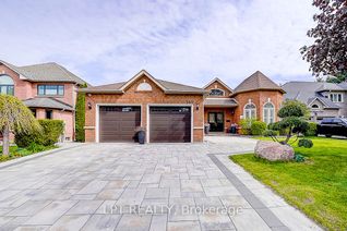 Detached House for Sale, 585 Holgate Cir, Newmarket, ON