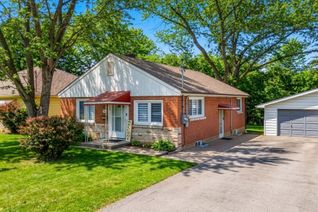 Detached House for Sale, 735 Srigley St, Newmarket, ON