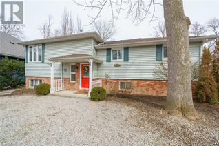 Bungalow for Sale, 1 Wilberforce Avenue, Niagara-on-the-Lake, ON