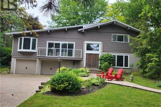 Detached House for Sale, 34 Park Road S, Grimsby, ON