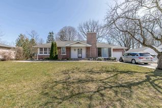 Bungalow for Sale, 220 Millard Ave, Newmarket, ON