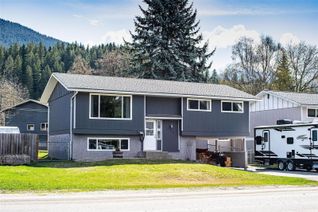 Property for Sale, 308 Pearkes Drive, Revelstoke, BC Property for Sale, 308 Pearkes Drive, Revelstoke, BC