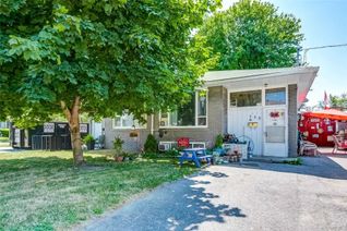 Bungalow for Rent, 150 Maurice Crt #Upper, Newmarket, ON