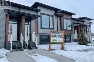 Freehold Townhouse for Sale, 371 Spruce Drive, Springbrook, AB