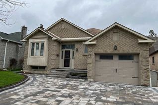 Bungalow for Rent, 70 Closs Sq, Aurora, ON