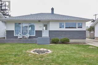 Property for Sale, 1218 Mckenzie Crescent Nw, Medicine Hat, AB Property for Sale, 1218 Mckenzie Crescent Nw, Medicine Hat, AB
