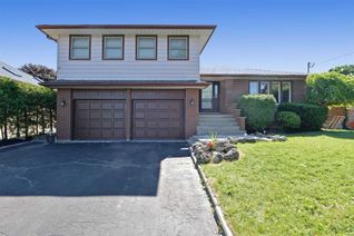 Sidesplit for Sale, 105 Applewood Cres, Whitby, ON
