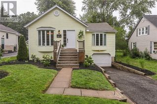 Bungalow for Sale, 15 College Street, Fonthill, ON