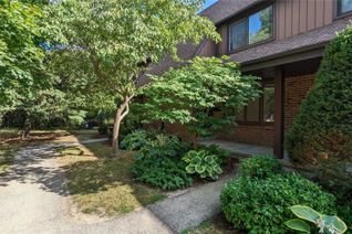 Townhouse for Sale, 285 Sandowne Dr #14, Waterloo, ON