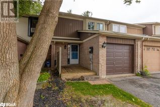 Freehold Townhouse for Sale, 25 Burns Circle, Barrie, ON