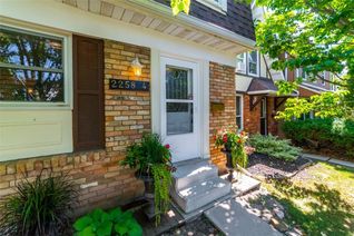 Condo Townhouse for Sale, 2258 Upper Middle Road, Burlington, ON