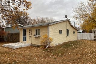 Bungalow for Sale, 6274 Queens Avenue, Gull Lake, SK