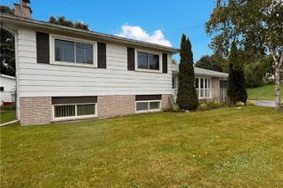 Detached House for Sale, 44 Mohawk Drive, Lindsay, ON