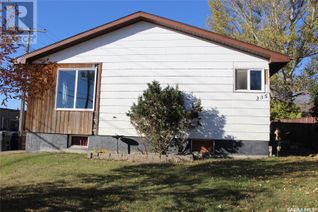 Detached House for Sale, 335 1st Street W, Shaunavon, SK