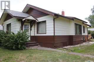 Bungalow for Sale, 492 2nd Street W, Shaunavon, SK