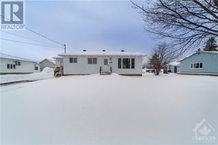 Bungalow for Rent, 3586 Sarsfield Road, Sarsfield, ON