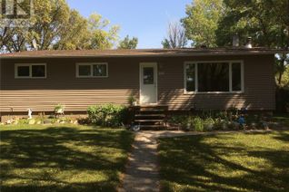 Bungalow for Sale, 880 2nd Street E, Shaunavon, SK