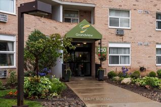 Apartment for Sale, 260 Davis Dr #602, Newmarket, ON