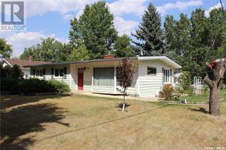 Bungalow for Sale, 706 3rd Street E, Shaunavon, SK