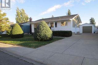 Bungalow for Sale, 633 52nd Avenue W, Claresholm, AB