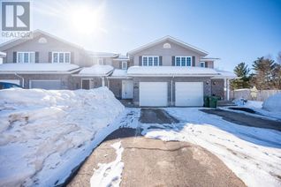 Freehold Townhouse for Sale, 2069 Sandstone Crescent, Petawawa, ON