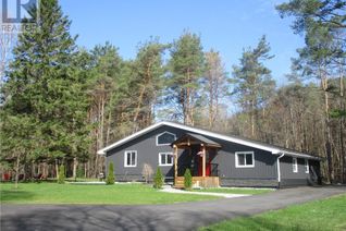 Bungalow for Sale, 160 East Waseosa Lake Road, Huntsville, ON