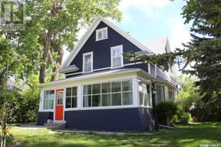Detached House for Sale, 608 1st Street E, Shaunavon, SK
