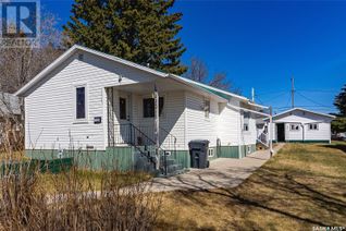 Bungalow for Sale, 112 1st Street W, Goodsoil, SK