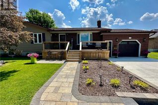 Bungalow for Sale, 11 Minto Street N, Clifford, ON