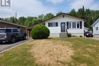 Bungalow for Sale, 71 Warbler Dr, MANITOUWADGE, ON