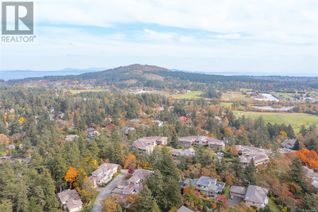 Townhouse for Sale, 4305 Maltwood Lane #8, Saanich, BC