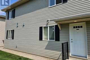 Townhouse for Sale, 103 825 Gladstone Street E, Swift Current, SK