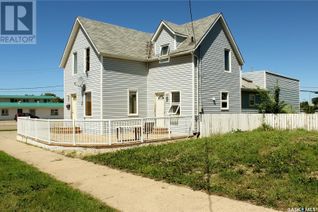 Detached House for Sale, 3 2nd Avenue, Weyburn, SK
