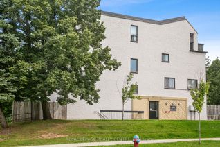 Condo Townhouse for Sale, 1066 Falgarwood Dr #152, Oakville, ON
