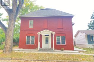 Property for Sale, 207 Walsh Street, Maple Creek, SK