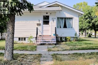 Detached House for Sale, 219 2nd Avenue E, Rosetown, SK