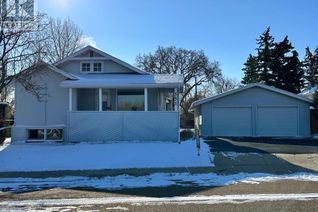 House for Sale, 551 Riverside Drive W, Drumheller, AB