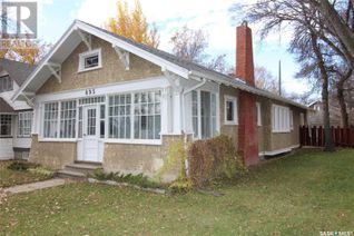 Bungalow for Sale, 695 3rd Street E, Shaunavon, SK
