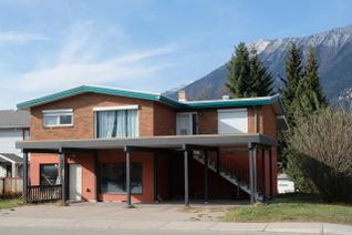 House for Sale, 891 2nd Avenue, Fernie, BC