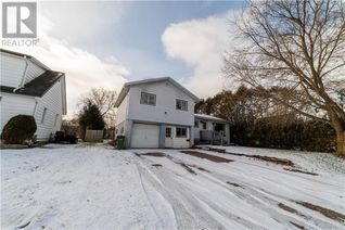 Detached House for Sale, 793 First Avenue, Petawawa, ON