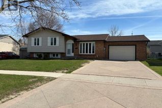 Detached House for Sale, 17 Suncoast Drive W, Goderich, ON